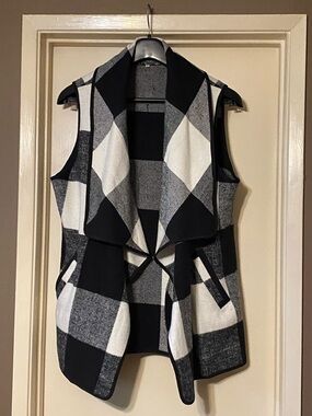 Black & White Buffalo Plaid Sleeveless Cardigan Vest